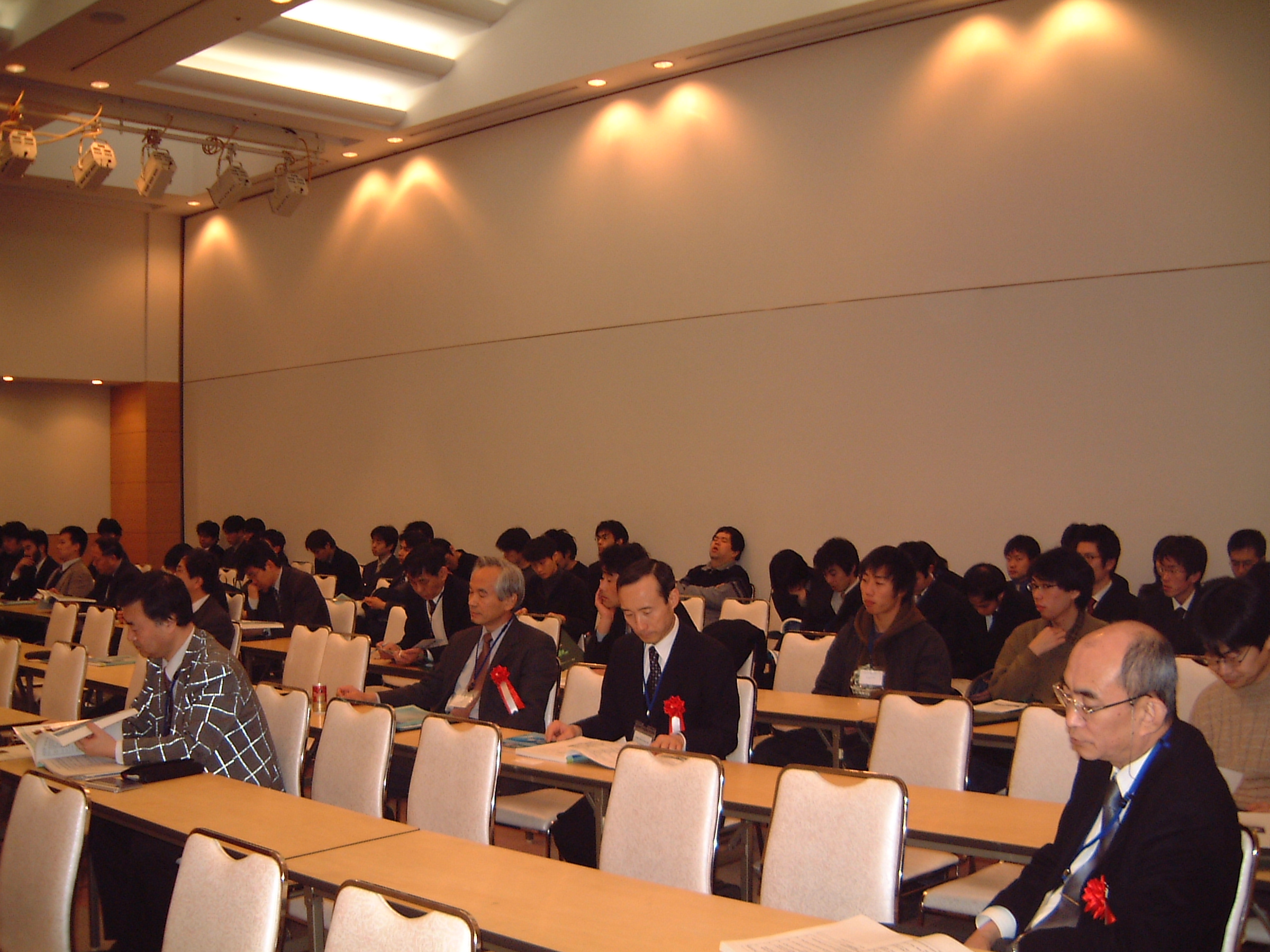 004hall01.JPG