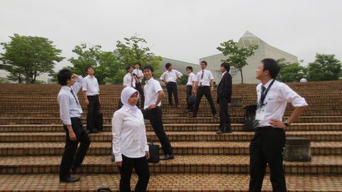 集合写真 />
</div>
<div id=