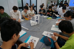 ２班・光で空中に絵を描こう